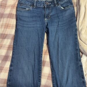 Women wrangle jeans
